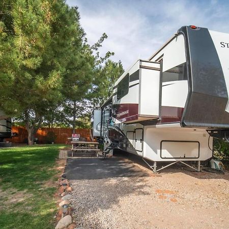 Outdoor Glamping Large 5Th Wheel Setup Ok4A Apartment Moab Bagian luar foto