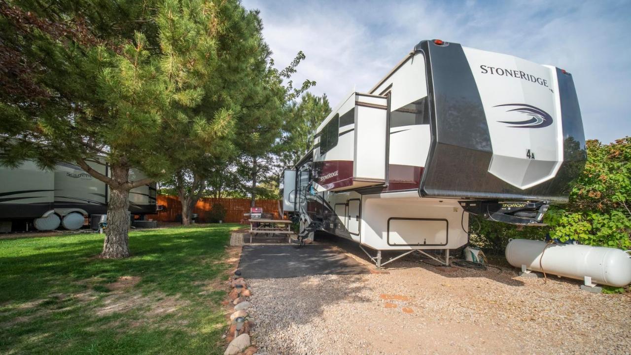 Outdoor Glamping Large 5Th Wheel Setup Ok4A Apartment Moab Bagian luar foto