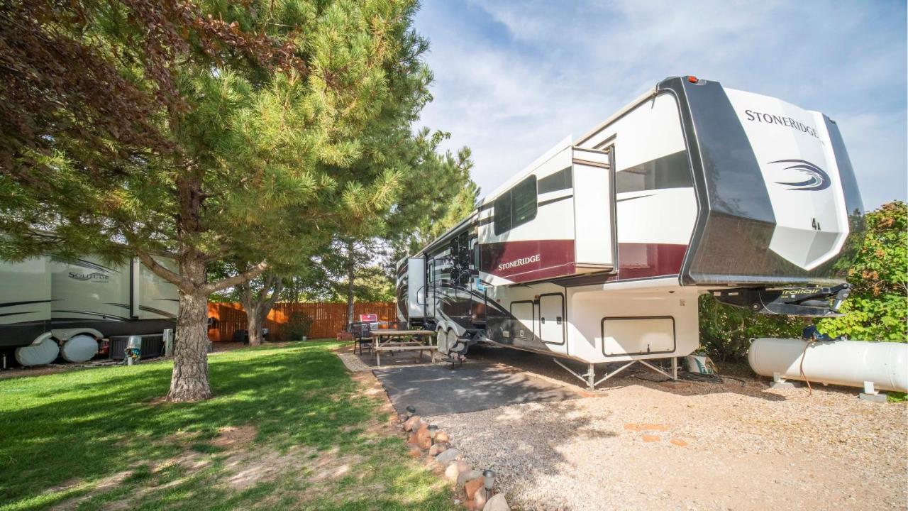 Outdoor Glamping Large 5Th Wheel Setup Ok4A Apartment Moab Bagian luar foto