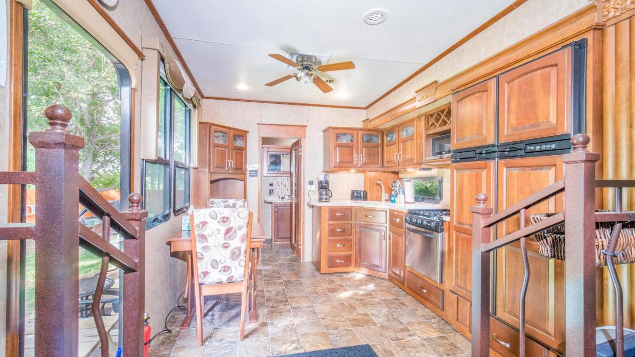 Outdoor Glamping Large 5Th Wheel Setup Ok4A Apartment Moab Bagian luar foto