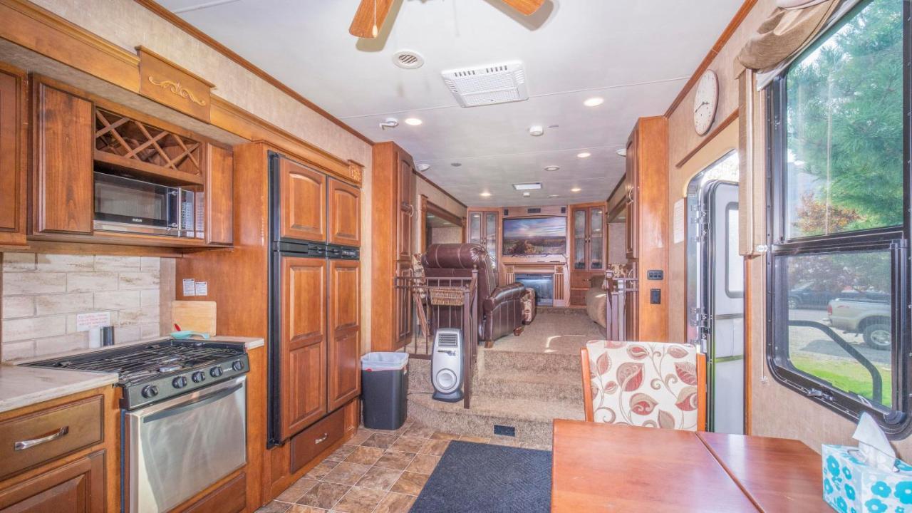 Outdoor Glamping Large 5Th Wheel Setup Ok4A Apartment Moab Bagian luar foto
