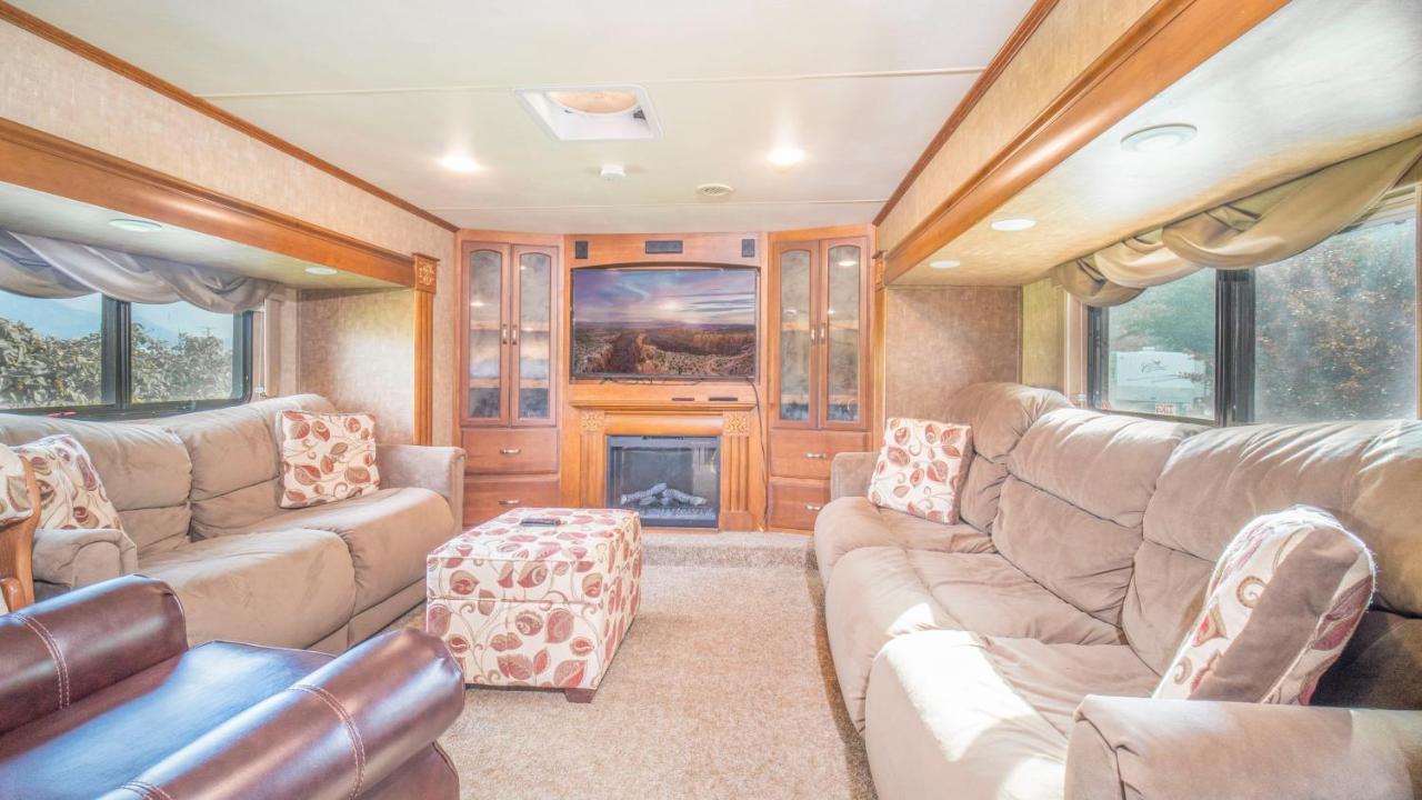 Outdoor Glamping Large 5Th Wheel Setup Ok4A Apartment Moab Bagian luar foto